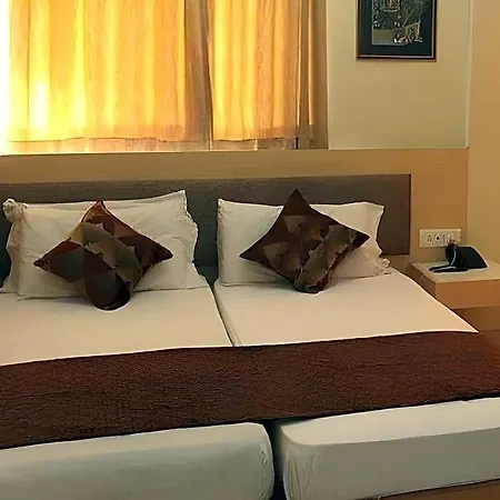 Hotel Bentley Marine Drive