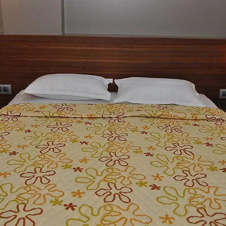 Fabhotel Imperial Residency 3*