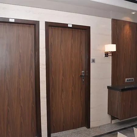 Fabhotel Imperial Residency 3*