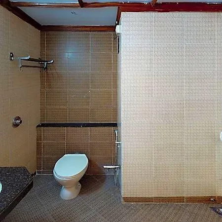 Dhiraj Hotel 3*