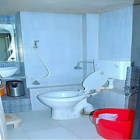 Hotel New India 2*