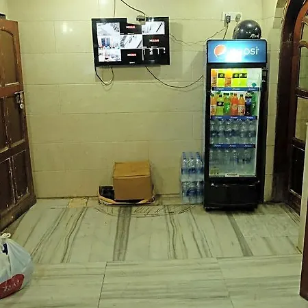 Hotel New India 2*