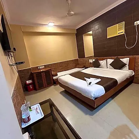 Hotel Lucky Bandra