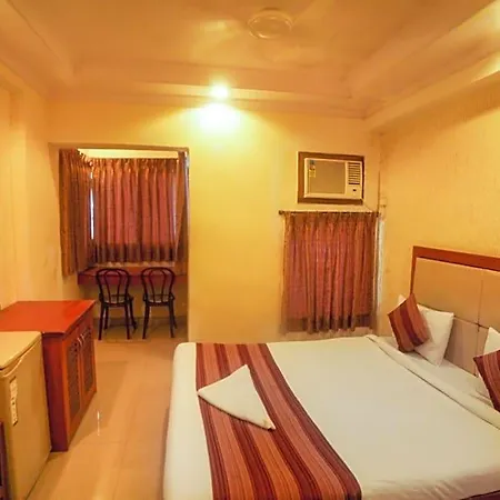 Hotel Lucky Bandra 3*