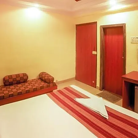 Hotel Hotel Lucky Bandra 3*