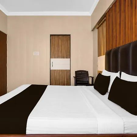Hotel Collection O Lokhandwala Andheri West Formerly Lalsai Residency