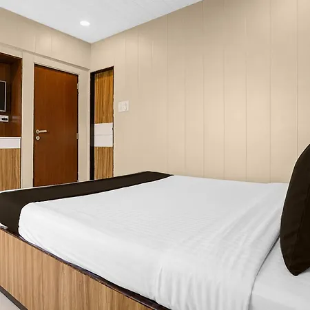 Hotel Collection O Lokhandwala Andheri West Formerly Lalsai Residency 4*