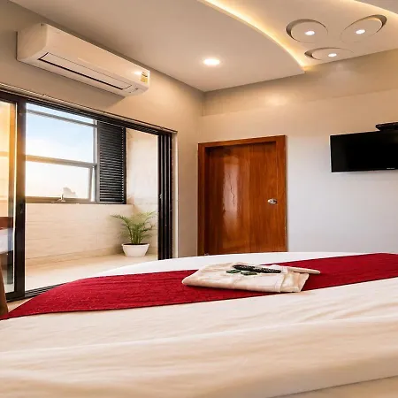 Glitz 7even Hills- Nr International Airport T2 Guest house Mumbai