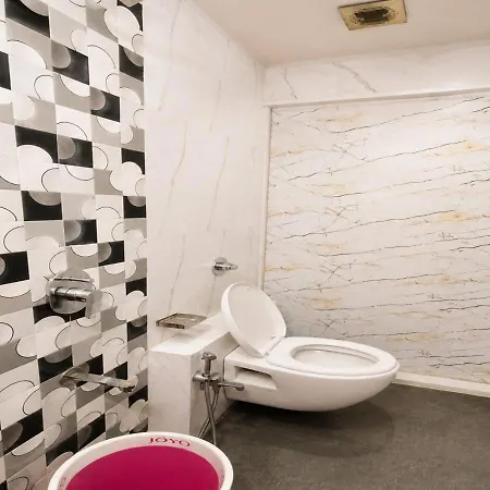 Glitz 7even Hills- Nr International Airport T2 Guest house