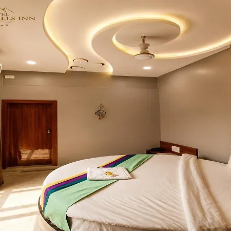 Guest house Glitz 7even Hills- Nr International Airport T2