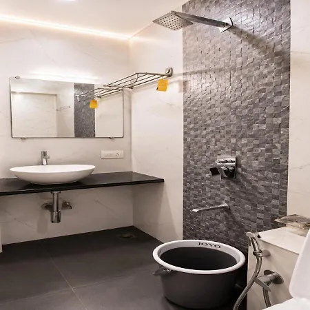Guest house Glitz 7even Hills- Nr International Airport T2 *