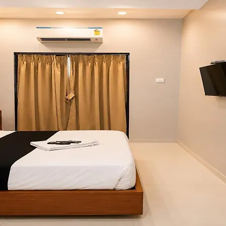 Guest house Glitz 7even Hills- Nr International Airport T2 *