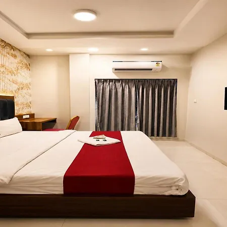 Glitz 7even Hills- Nr International Airport T2 Guest house Mumbai
