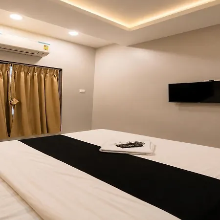 Guest house Glitz 7even Hills- Nr International Airport T2 *