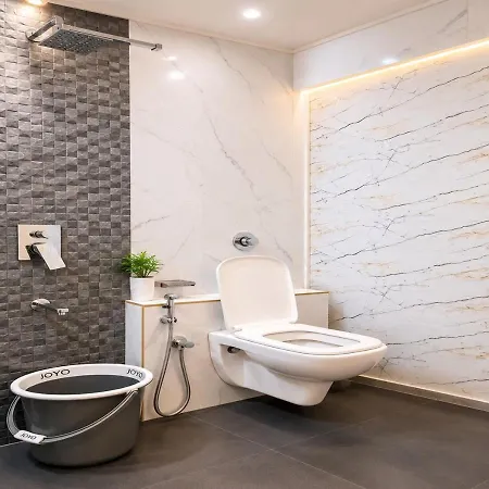 Glitz 7even Hills- Nr International Airport T2 Guest house Mumbai