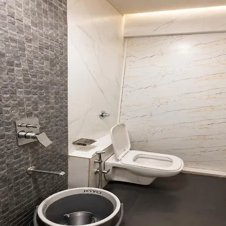 Glitz 7even Hills- Nr International Airport T2 Guest house *