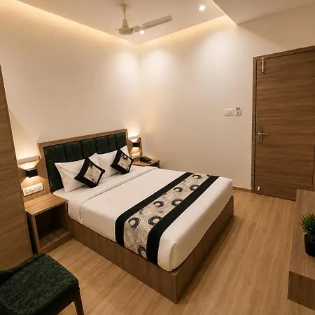 Hotel Beverly Palace Santacruz - Near Bkc - Near Mumbai Airport T1 - Unmarried Couples Not Allowed