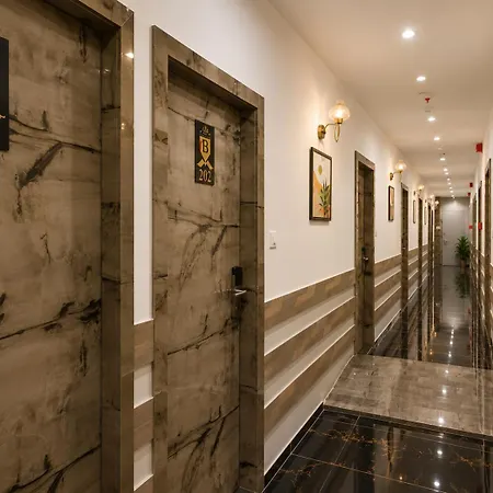 Hotel Beverly Palace Santacruz - Near Bkc - Near Mumbai Airport T1 - Unmarried Couples Not Allowed Hotel