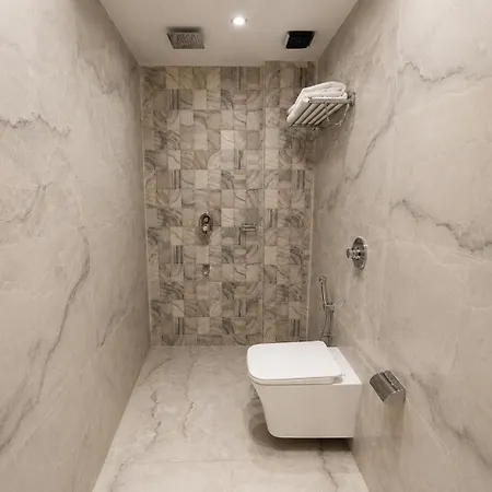 Hotel Beverly Palace Santacruz - Near Bkc - Near Mumbai Airport T1 - Unmarried Couples Not Allowed