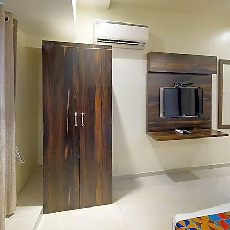 Fabhotel Embassy Park 3*