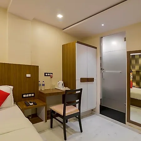 Capsule hotel Qubestay Airport Capsule & 3*