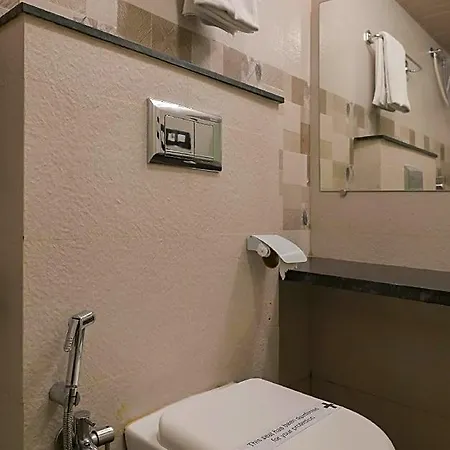 Qubestay Airport Capsule & Capsule hotel