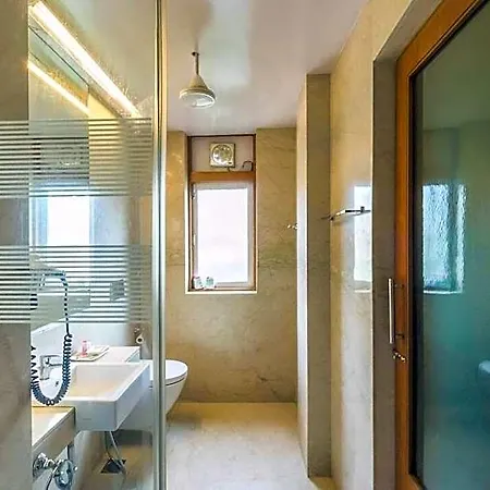 Astoria 4* Mumbai