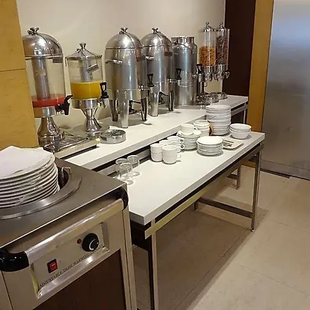 Astoria Hotel 4*