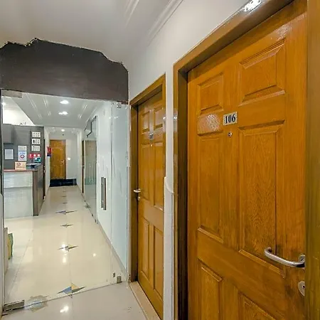Hotel Oyo Flagship 572 Santacruz West 3*