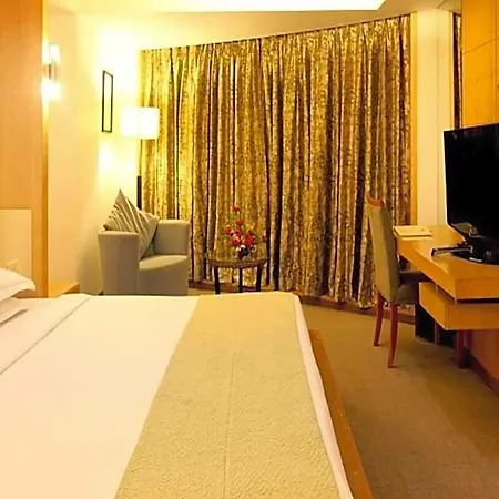 Fabhotel Adore 3*