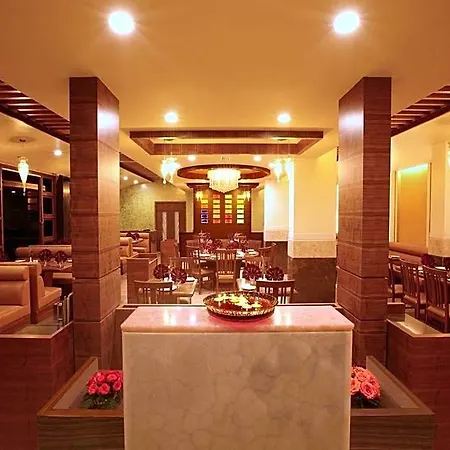 Hotel Club Emerald 3*