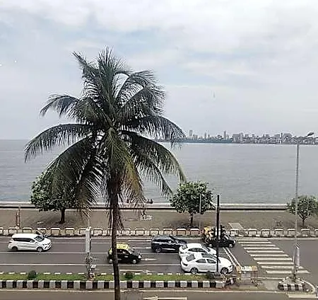 Marine Plaza Hotel