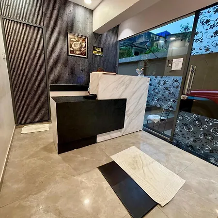 Classy Comfort Malad Near Dna Hospital Hotel 2*