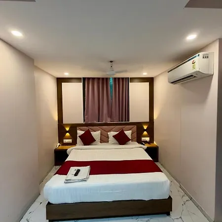 Classy Comfort Malad Near Dna Hospital 2*
