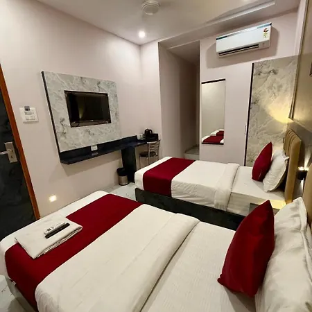 Classy Comfort Malad Near Dna Hospital Hotel 2*