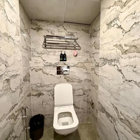 Classy Comfort Malad Near Dna Hospital 2*