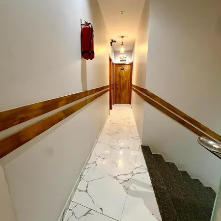 Hotel Classy Comfort Malad Near Dna Hospital 2*