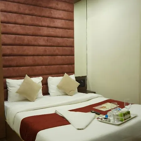 - New Versova Hotel 3*