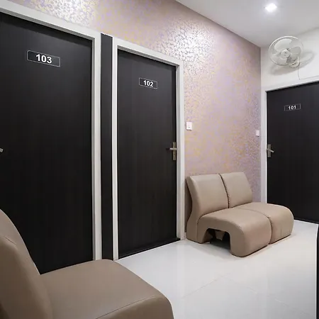 Hotel Fabhotel Marvey Residency