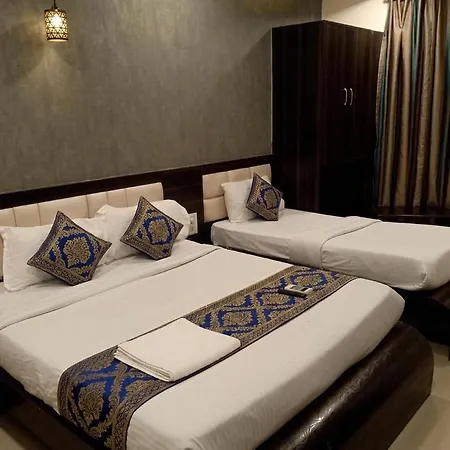 Airport International - Near Airport , Bkc Visa Consulate, Jio Convention Center 3*
