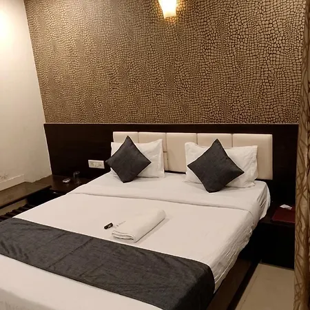 Hotel Airport International - Near Airport , Bkc Visa Consulate, Jio Convention Center 3*