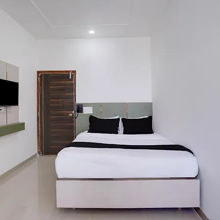 Hotel Super Collection O Jnpt Navi Formerly Ratan Regency