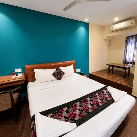 Glitz Jayshree- Nr Airport Hotel 3*