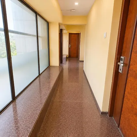 Glitz Jayshree- Nr Airport 3*