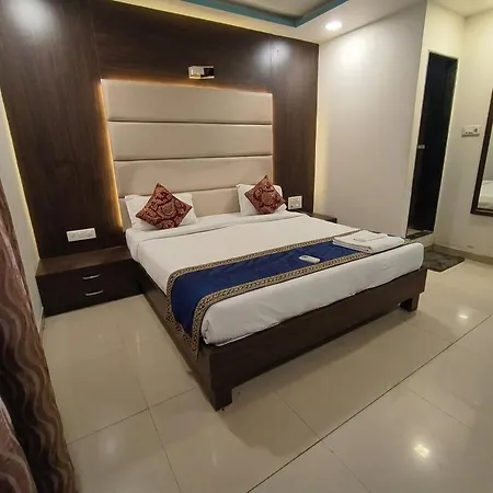 Hotel Airport International - Near Airport , Bkc Visa Consulate, Jio Convention Center