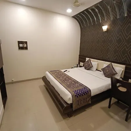 Airport International - Near Airport , Bkc Visa Consulate, Jio Convention Center Hotel