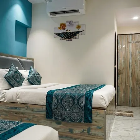 Airport International - Near Airport , Bkc Visa Consulate, Jio Convention Center Hotel