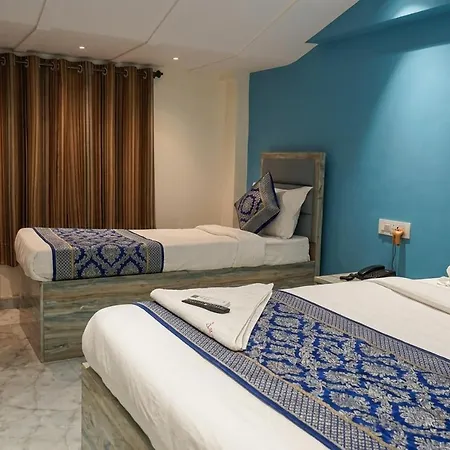 Airport International - Near Airport , Bkc Visa Consulate, Jio Convention Center Hotel 3*