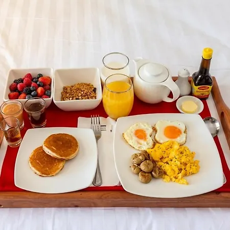 Hotel Airport International - Near Airport , Bkc Visa Consulate, Jio Convention Center 3*