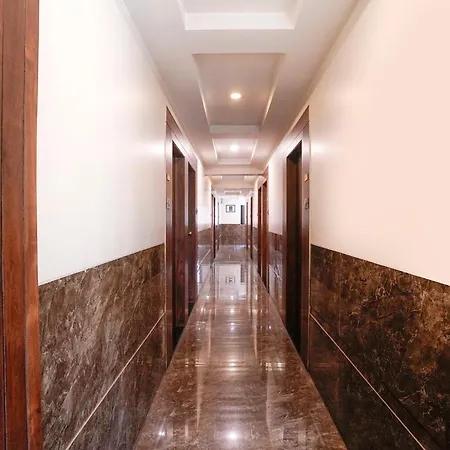 Hotel Fabhotel Prasad International
